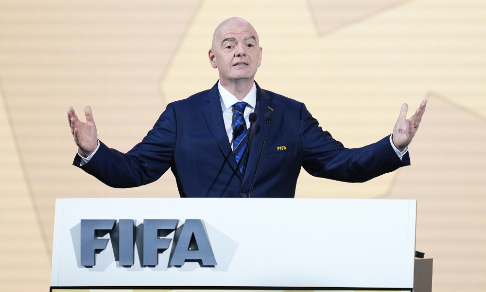 解和关注十, 向世界展示, 媒体集团与