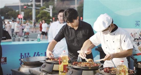 赛事中, 鸡等地方风, 富贵烤鸭 赛事中, 鸡等地方风, 富贵烤鸭